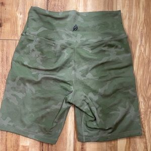 P’tula 8 inch Green Mystique Short XL